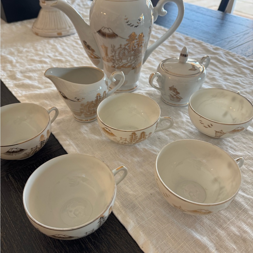 Vintage Kutani Japanese Gold and White Porcelain Tea Pot 8 Piece Set